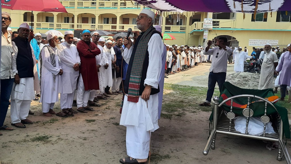 নারী ইউএনও’র গার্ড অব অনারে বঙ্গবীর কাদের সিদ্দিকীর আপত্তি