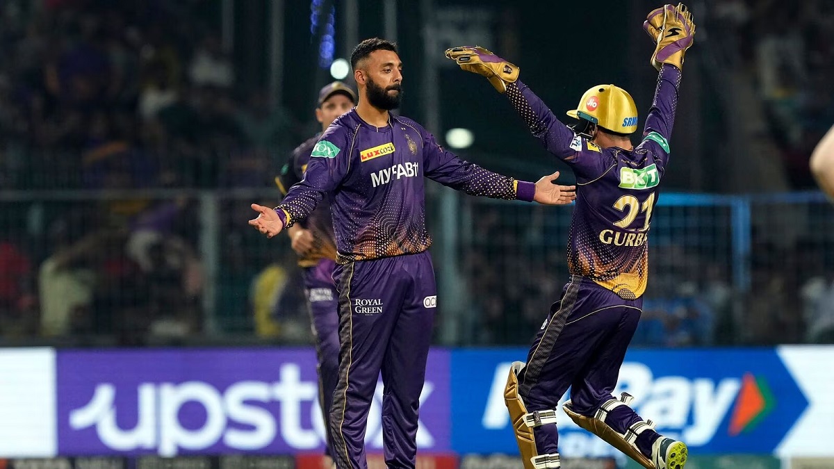 টস জিতে ফিল্ডিংয়ে কলকাতা, দেখে নিন একাদশ