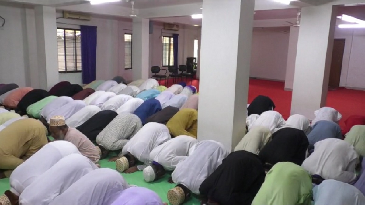 সৌদি আরবের সাথে মিল রেখে আজ লক্ষ্মীপুরে ১০টি গ্রামে ঈদুল ফিতর উদযাপিত