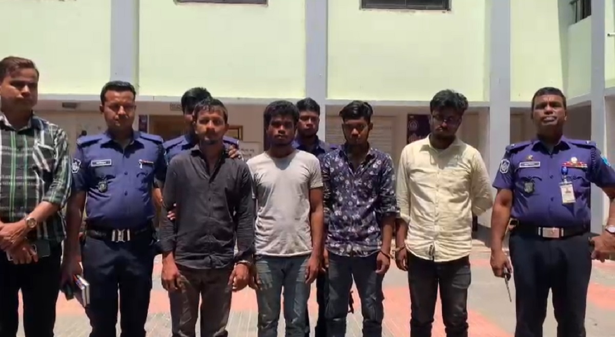 শিবচরে বিপুল পরিমাণ ইয়াবাসহ ৪ মাদক ব্যবসায়ী আটক