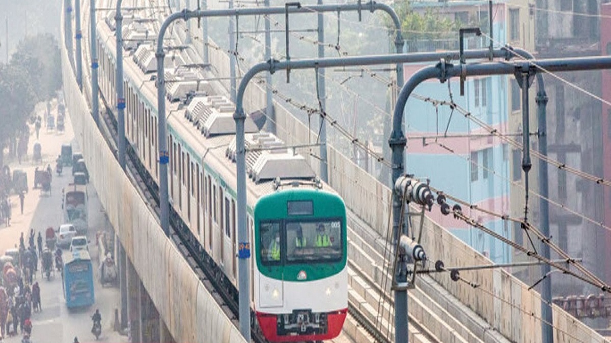 আজ থেকে নতুন সময়সূচিতে চলছে মেট্রোরেল