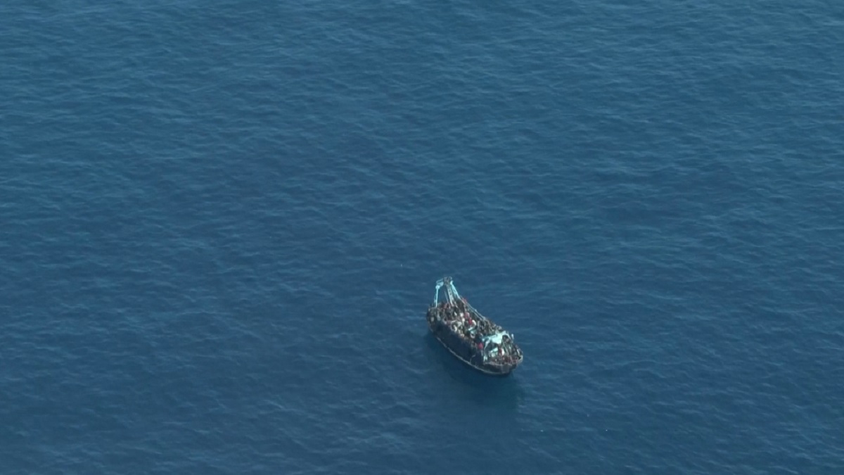 ইতালির উপকূলে আটকে পড়া ৪ শতাধিক অভিবাসনপ্রত্যাশী উদ্ধার হয়নি এখনও