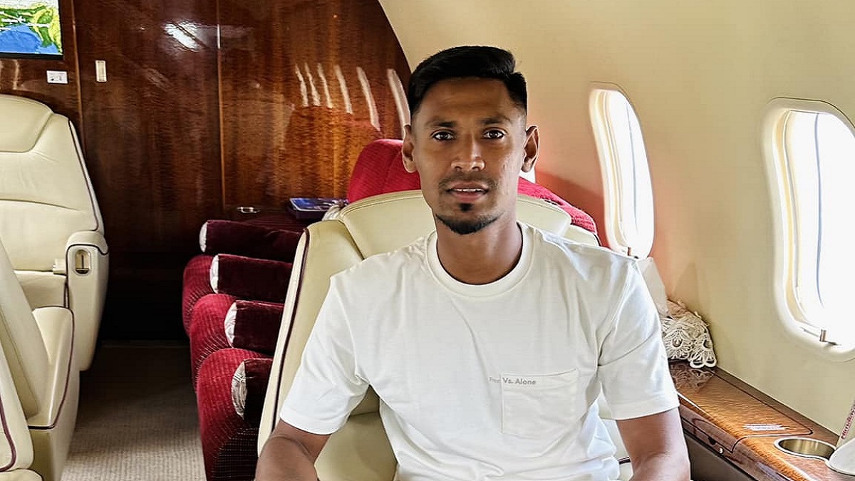 আইপিএল খেলতে চার্টার্ড প্লেনে ভারত গেলেন মোস্তাফিজ