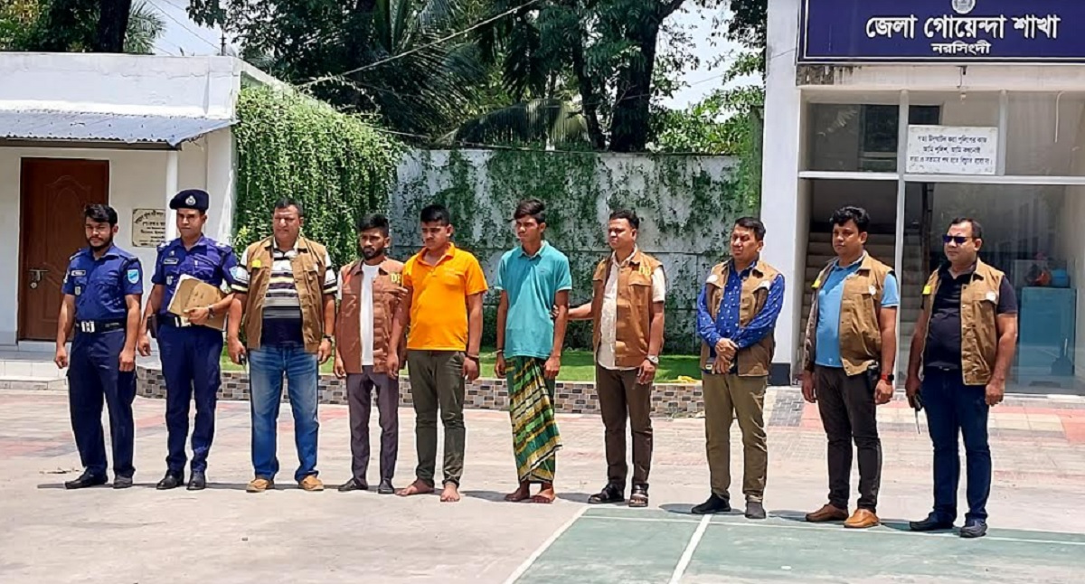 নরসিংদীতে বাড়িতে ঢুকে পোল্ট্রি খামারিকে গুলি করে হত্যার ঘটনায় গ্রেফতার ২