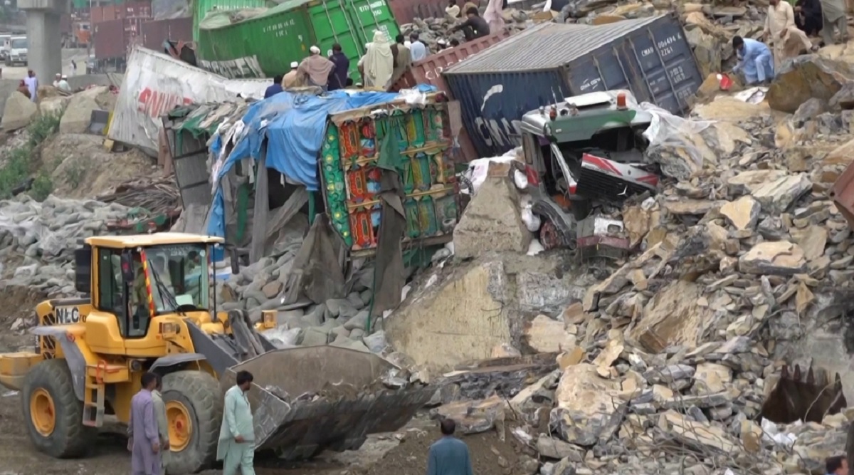 পাকিস্তানের তোরখাম স্থলবন্দর এলাকায় ভূমিধস
