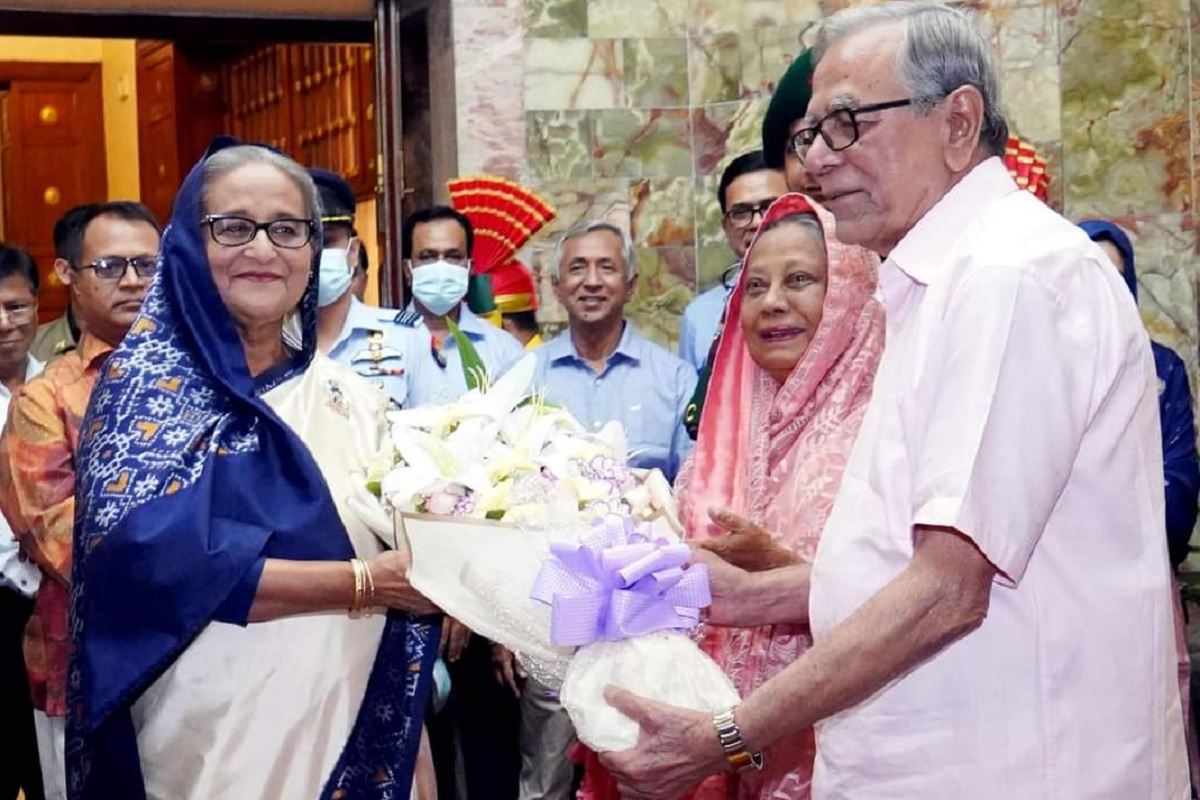 রাষ্ট্রপতি আবদুল হামিদের সাথে প্রধানমন্ত্রীর সৌজন্য সাক্ষাৎ