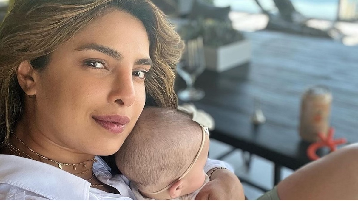 মেয়ের বুকে কান পেতে শুনতাম বেঁচে আছে কিনা: প্রিয়াঙ্কা চোপড়া