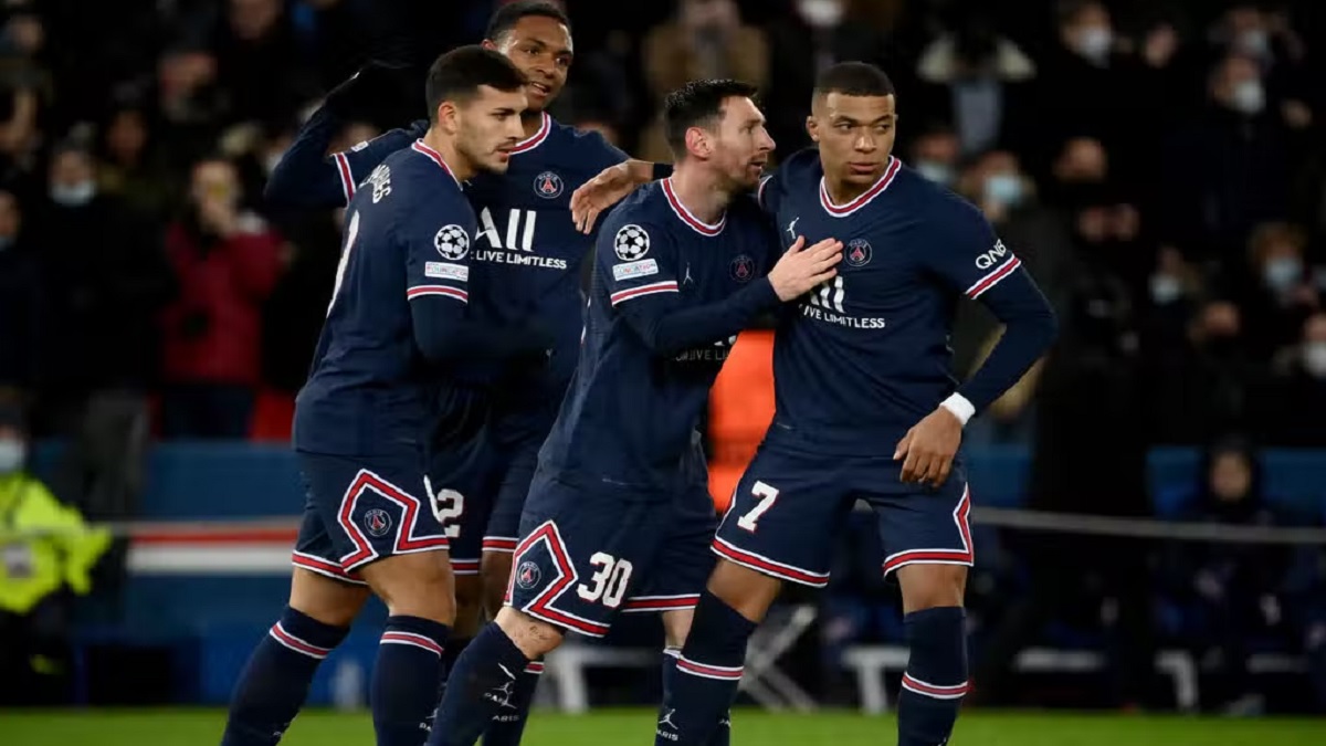 রাতে মাঠে নামছে পিএসজি, আর্সেনাল