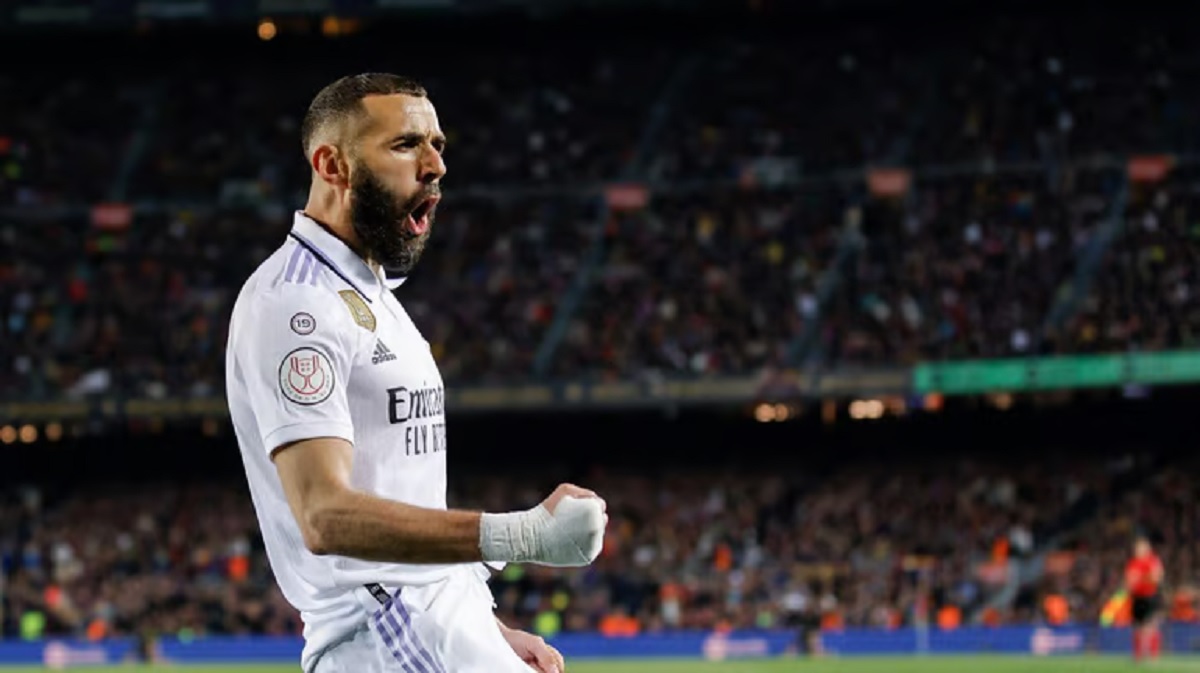 বেনজেমার হ্যাটট্রিক, বার্সাকে উড়িয়ে ফাইনালে রিয়াল