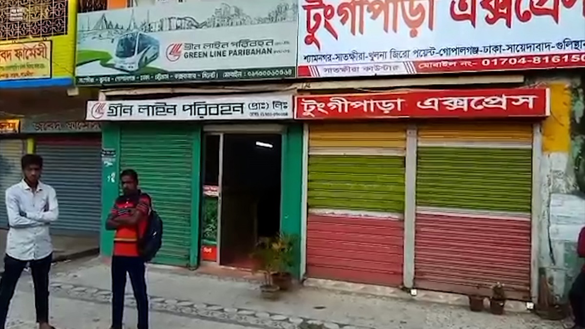 সাতক্ষীরায় পূর্ব ঘোষণা ছাড়াই পরিবহন ধর্মঘট চলছে