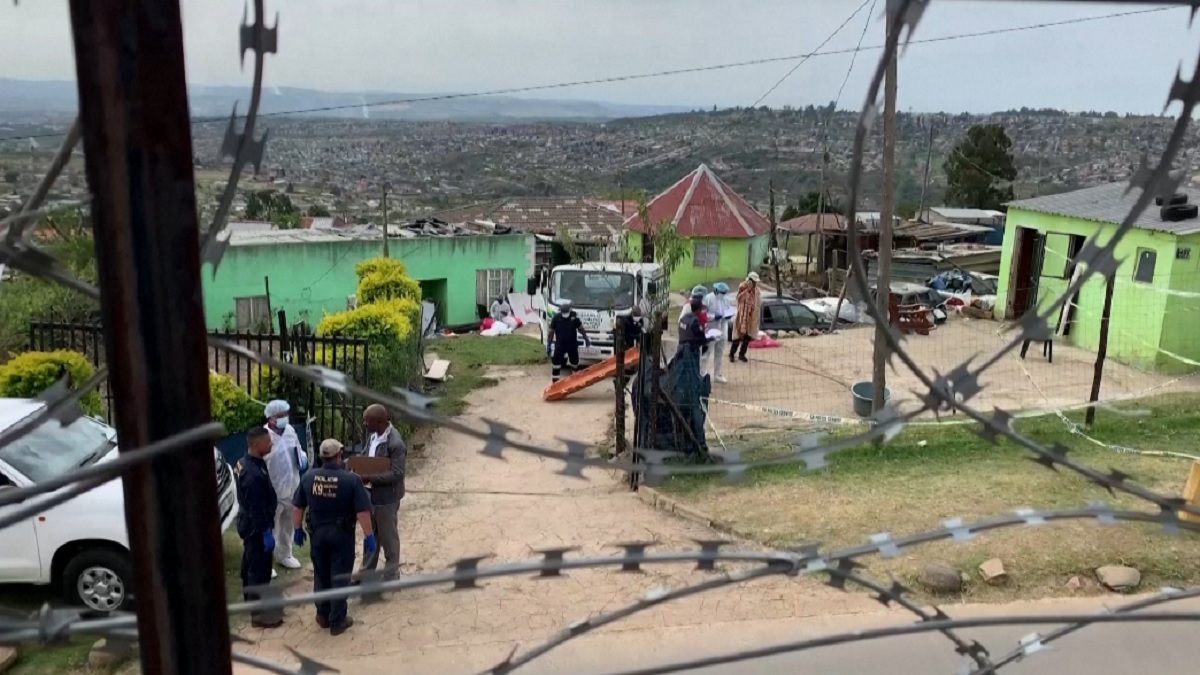 দ. আফ্রিকায় গোলাগুলিতে একই পরিবারের কমপক্ষে ১০ জনের মৃত্যু