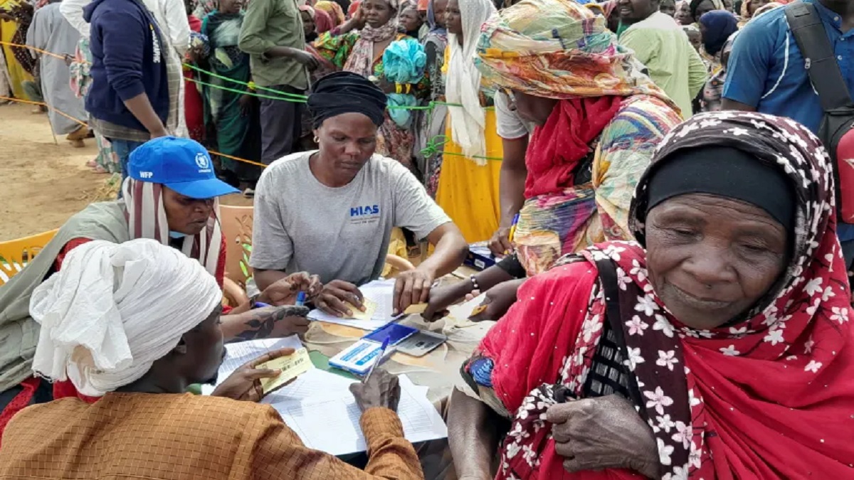 দেশ ছেড়ে পালাচ্ছে হাজারো মানুষ, ক্রমেই ভয়ঙ্কর রূপ ধারণ করছে সুদানের সহিংসতা