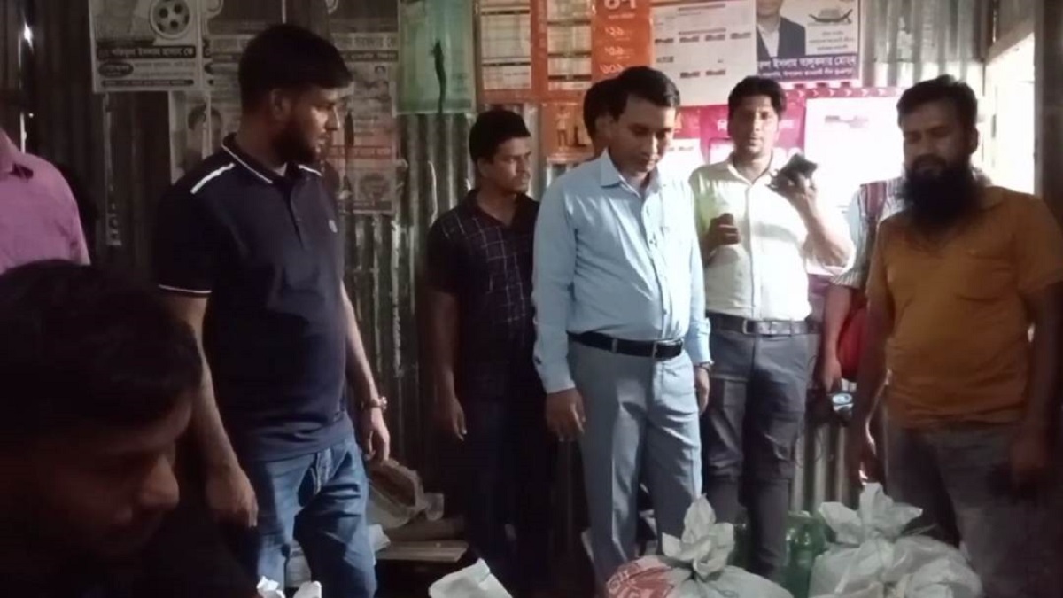 টাঙ্গাইলে গোপনে সরকারি চাল বিক্রির পর পালিয়ে যাওয়ার অভিযোগ ইউপি সচিবের বিরুদ্ধে