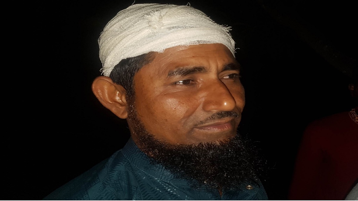 সাতক্ষীরায় তারাবির নামাজ চলাকালে মাথায় সিলিং ফ্যান পড়ে আহত হাফেজ