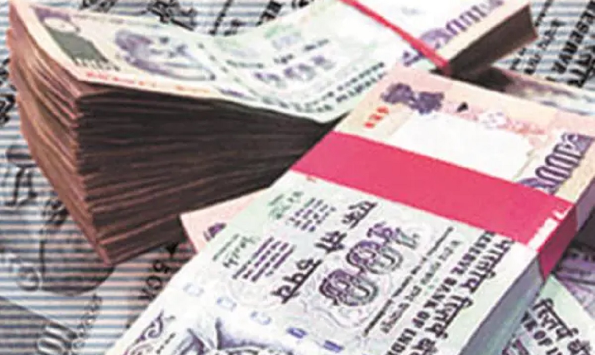 লাখ টাকা চুরি, ধরা পড়ার ভয়ে ফেরত দিয়ে গেলো পরের দিনই!