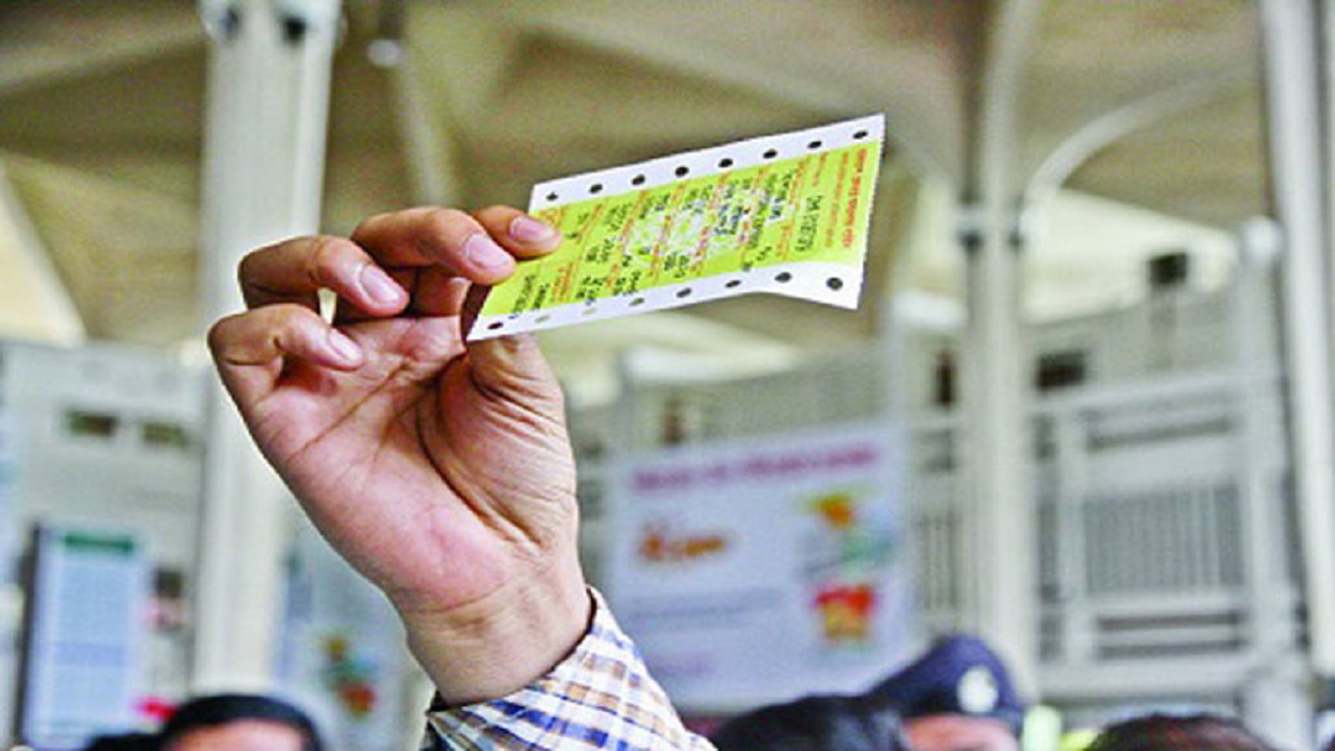 রেলপথে ঈদযাত্রা: অনলাইনে টিকিট না পাওয়াদের ভরসা ‘স্ট্যান্ডিং টিকিট’