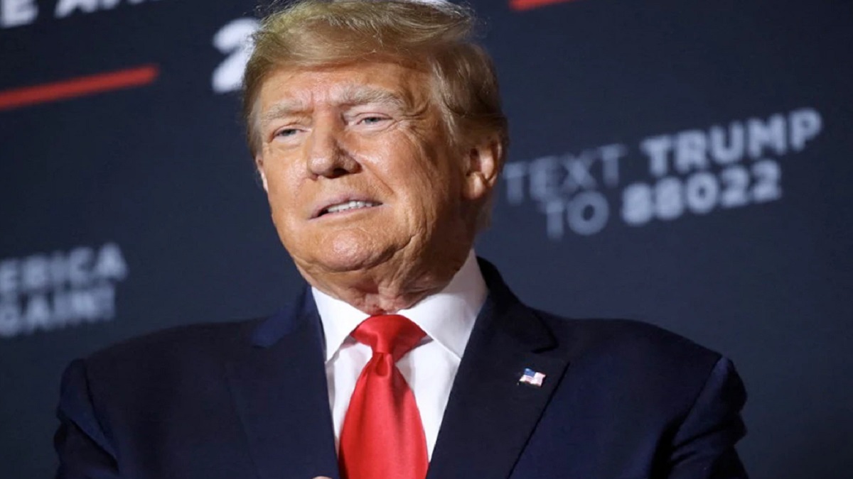 ভরা জনসভায় বাইডেনকে বিদ্রুপ ট্রাম্পের