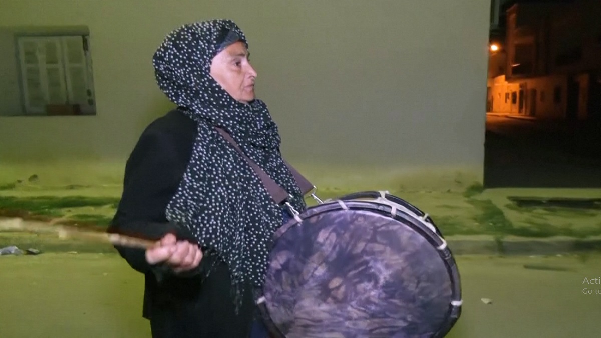 তিউনিশিয়ায় মেসাহারাতি হিসেবে কাজ করছেন পুরুষের বদলে নারী