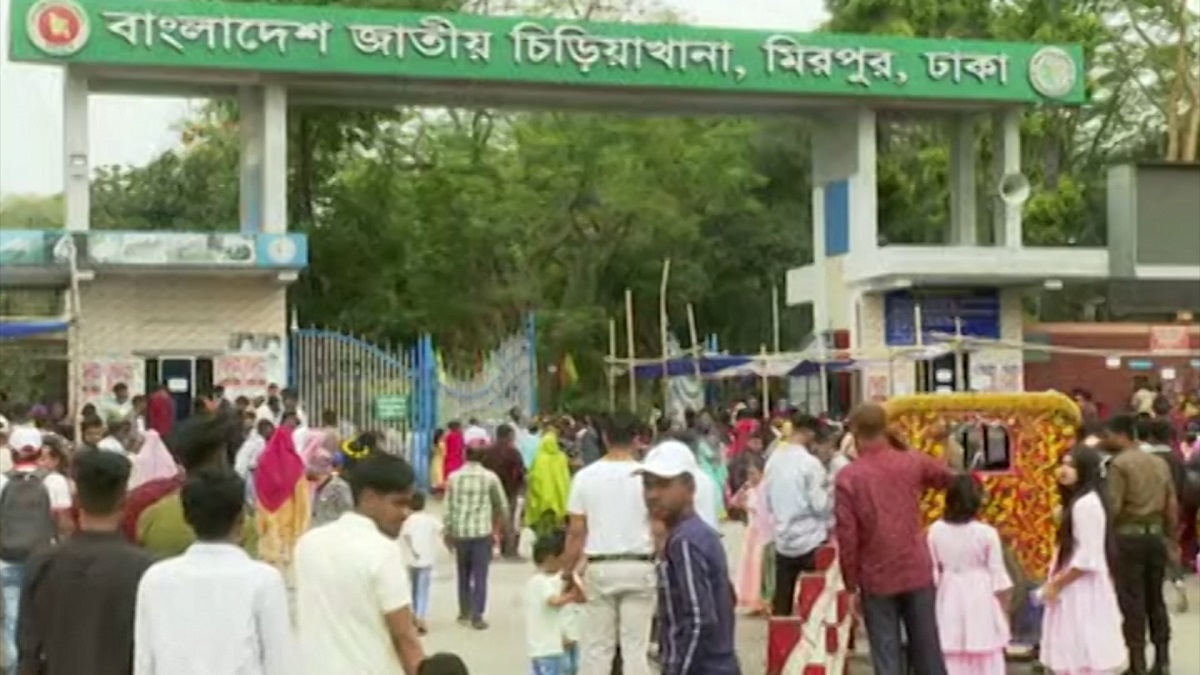 রাজধানীর বিনোদন কেন্দ্রগুলোতে সব বয়সী মানুষের ভিড়