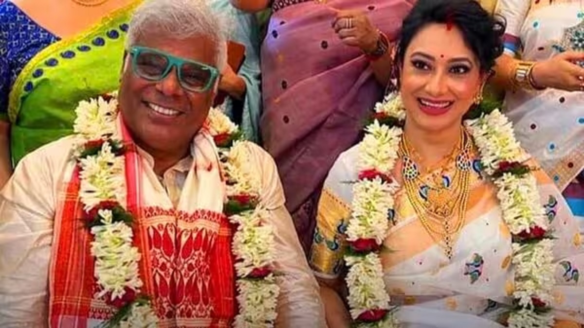 ৬০ বছর বয়সে দ্বিতীয় বিয়ে করলেন আশিস বিদ্যার্থী