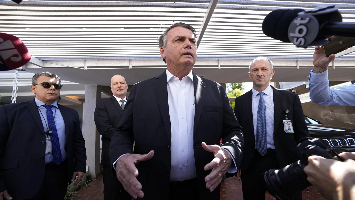 ব্রাজিলের সাবেক প্রেসিডেন্ট বোলসোনারোর বাড়িতে তল্লাশি, দুই সহযোগী আটক