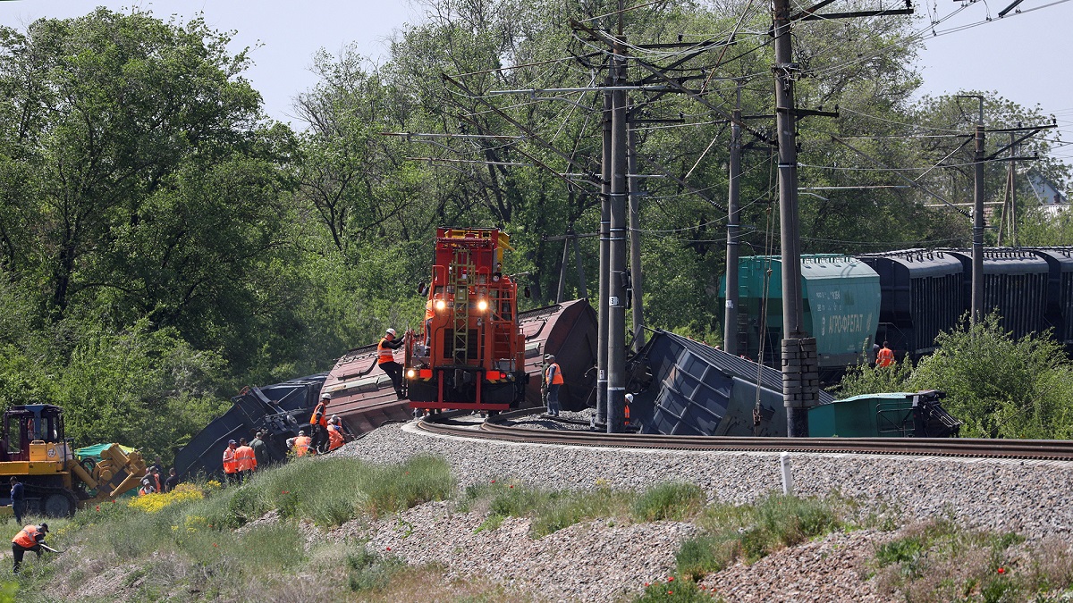 এবার ক্রাইমিয়ায় বিস্ফোরণে লাইনচ্যুত রুশ শস্যবাহী ট্রেন