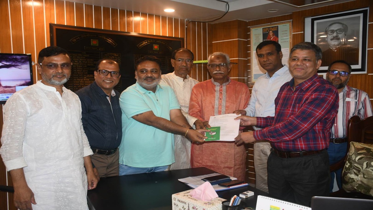 কেসিসি নির্বাচন: তালুকদার আব্দুল খালেকের পক্ষে মনোনয়নপত্র সংগ্রহ