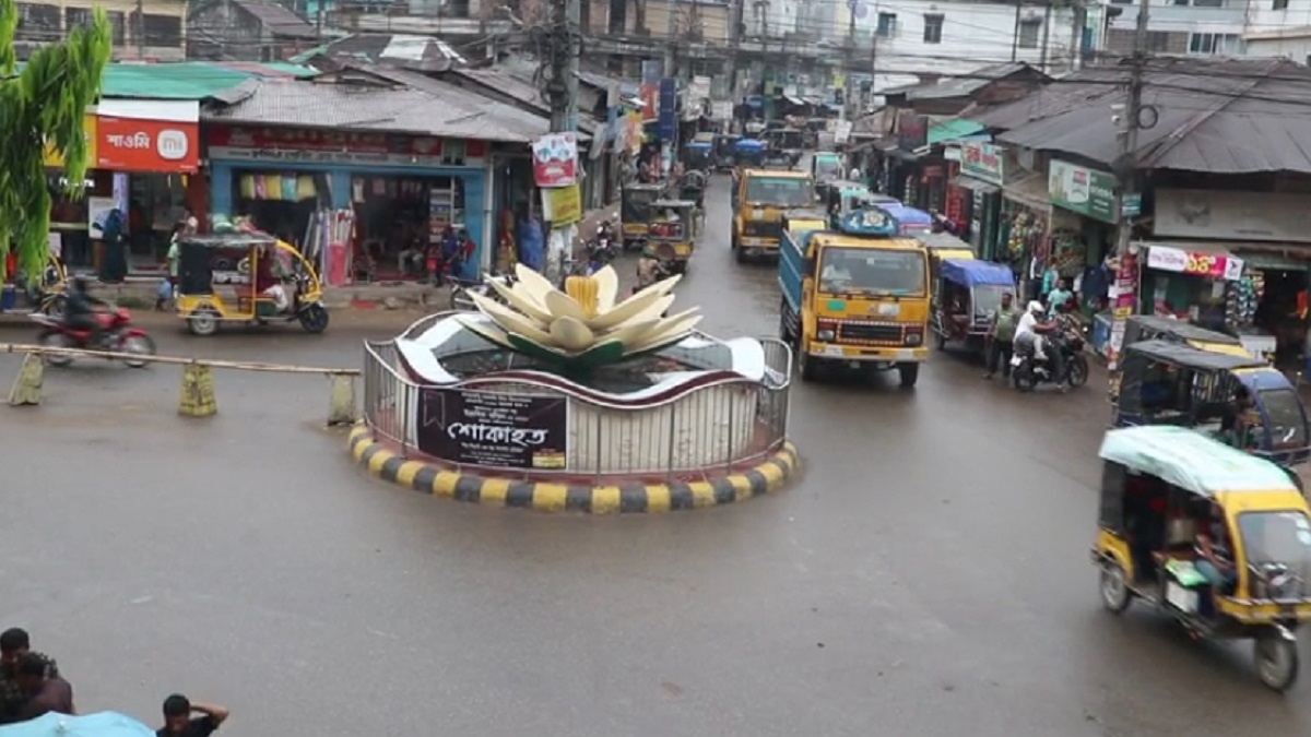 খাগড়াছড়িতে ‘মোখা’র প্রভাবে গুড়ি গুড়ি বৃষ্টি, আকাশ মেঘাচ্ছন্ন