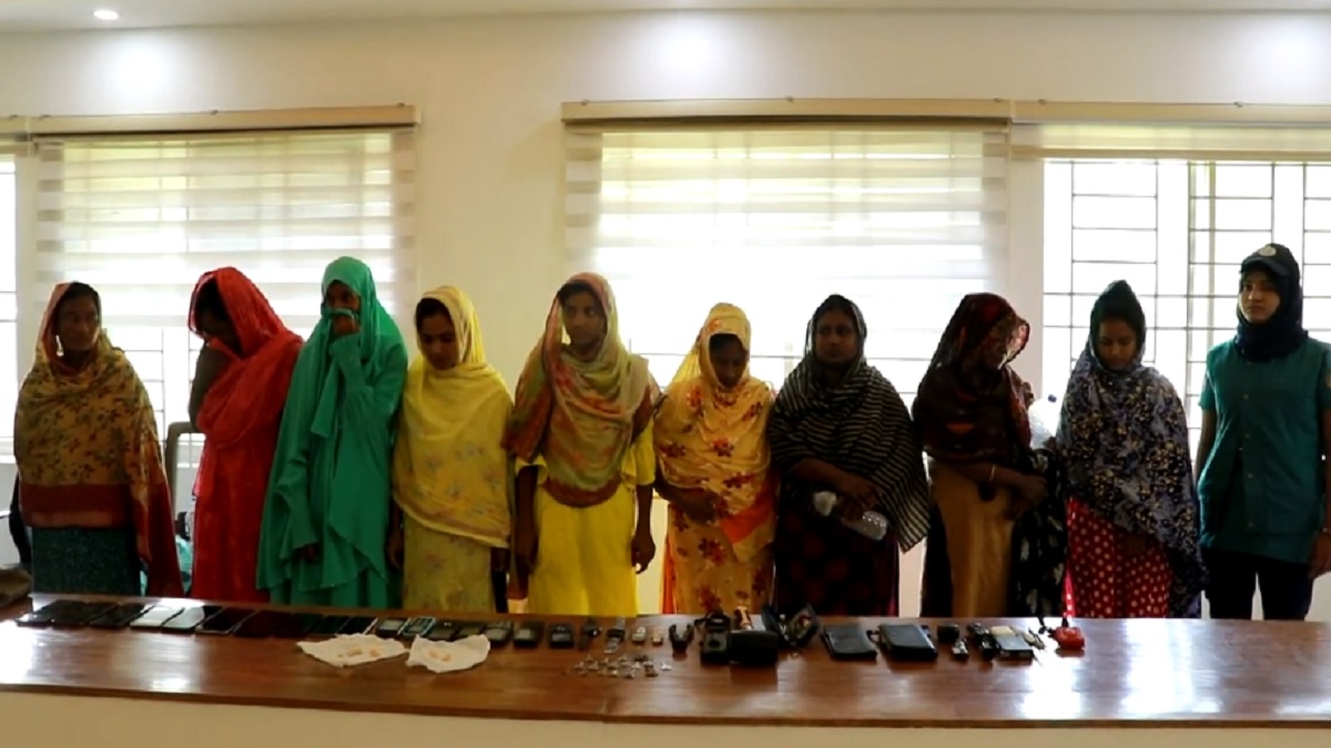 টঙ্গীতে ৯ মহিলা ছিনতাইকারী গ্রেফতার