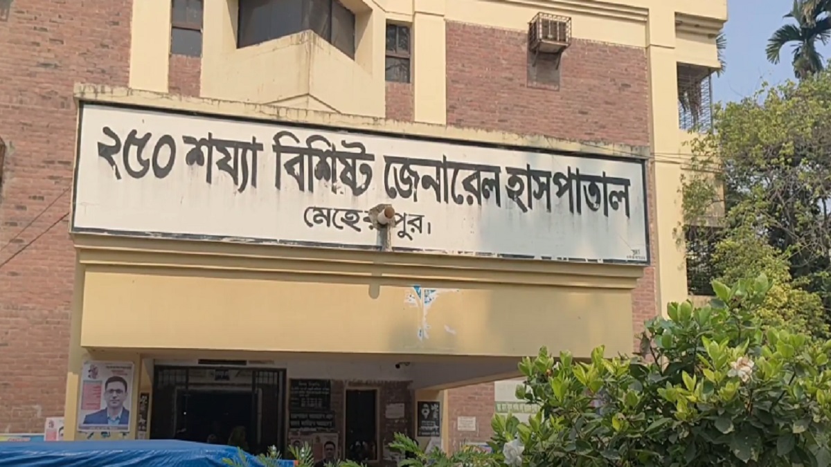 মেহেরপুরে বাসের চাপায় প্রাণ গেল পশু চিকিৎসকের