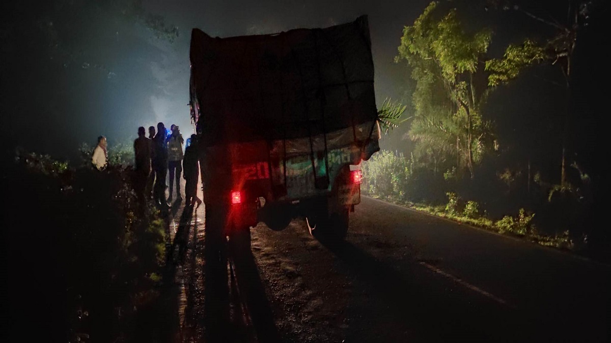 নাটোরে সিমেন্ট বোঝাই ট্রাক ডাকাতির চেষ্টা
