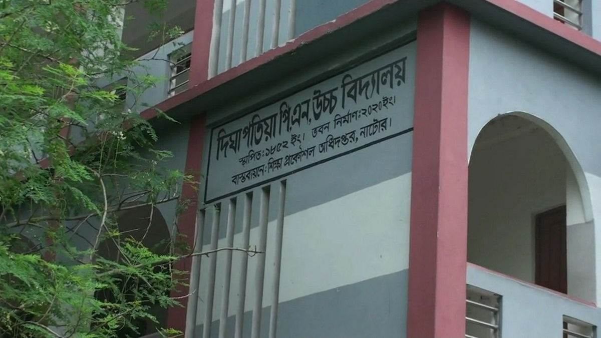 নাটোরে স্কুলে মদ্যপানের অভিযোগে ৬ শিক্ষার্থী বহিষ্কার, অভিভাবকদের মিশ্র প্রতিক্রিয়া