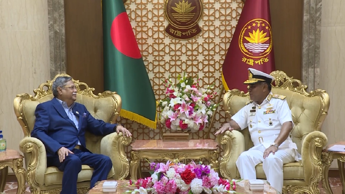 রাষ্ট্রপতির সাথে নৌবাহিনী প্রধানের সৌজন্য সাক্ষাৎ