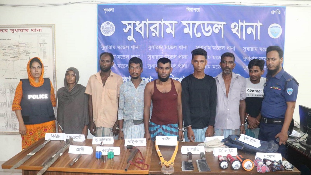 নোয়াখালীতে নারীসহ ৬ ডাকাত গ্রেফতার, গুলি উদ্ধার