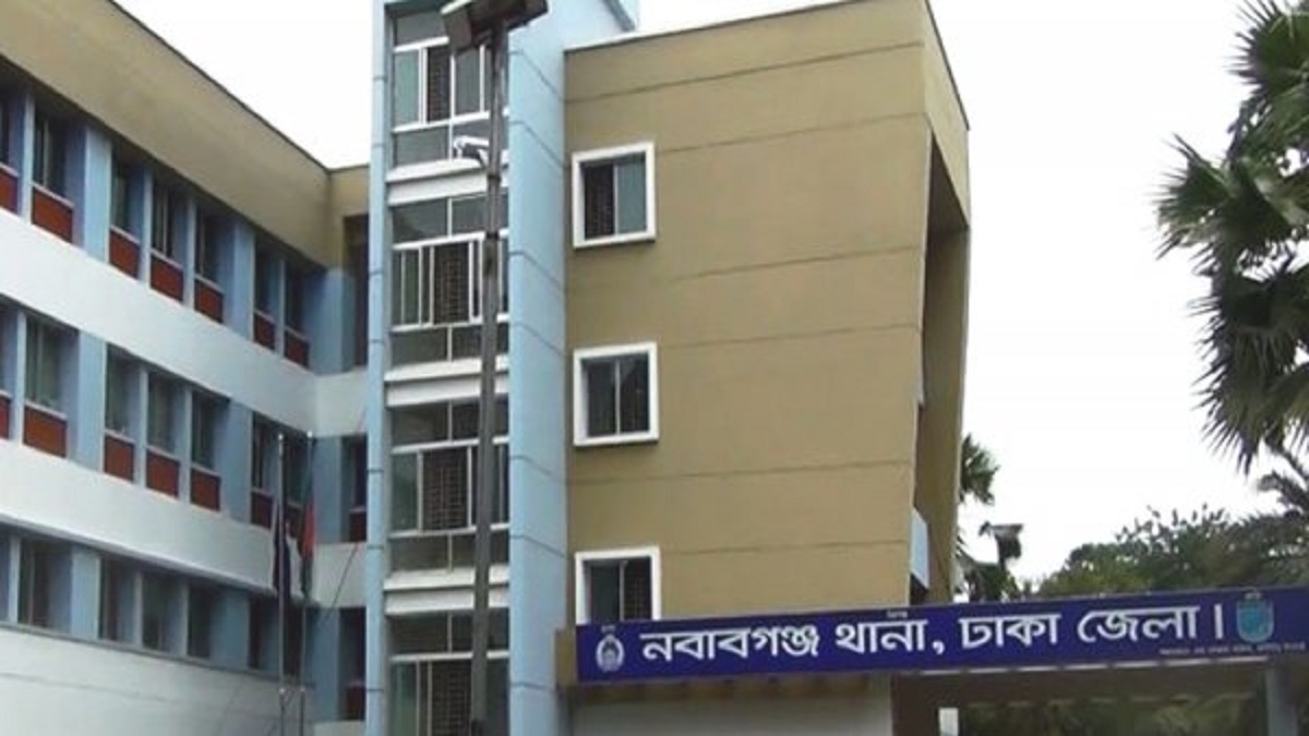 নবাবগঞ্জে বালু ভর্তি ট্রাক উল্টে শিশু শ্রমিকের মৃত্যু