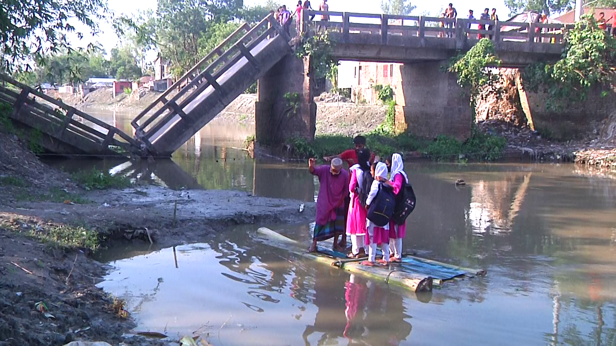 রংপুরে বরেন্দ্র উন্নয়ন কর্তৃপক্ষের খনন ও পানি ছেড়ে দেয়ায় ব্রিজ ধসের অভিযোগ, ব্যাখ্যা তলব