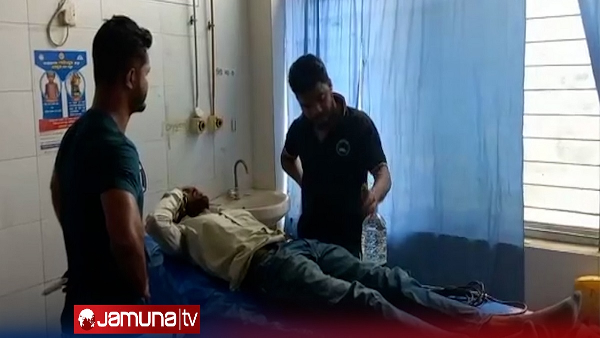 রড ছাড়া আশ্রয়ণ প্রকল্পের ঘর তৈরি নিয়ে সংবাদ প্রকাশ, যমুনা টিভির সাংবাদিকের ওপর হামলা