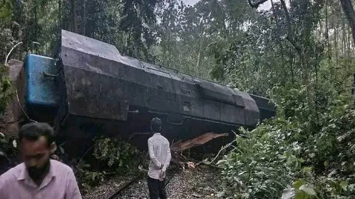 মৌলভীবাজারে উদয়ন এক্সপ্রেস লাইনচ্যুত, সিলেটের সাথে সারাদেশের রেল যোগাযোগ বন্ধ