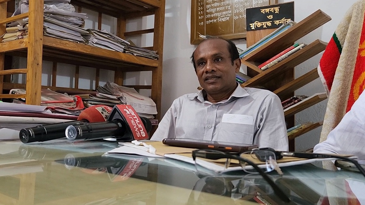 ঘুষের টাকা ফেরত চাওয়ায় সমাজসেবা কর্মকর্তার হাতে দুই নারী লাঞ্ছিতের অভিযোগ