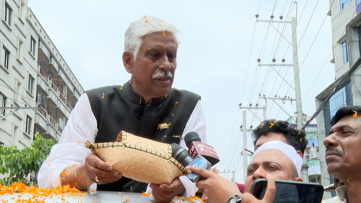 গাজীপুরে প্রচারে ব্যস্ত প্রার্থীরা, দুর্নীতিমুক্ত সিটি গড়ার প্রত্যয় আজমত উল্লার