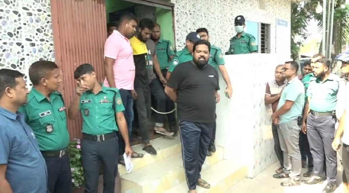 নৌকার কর্মীদের মারধর, বরিশাল মহানগর ছাত্রলীগের আহ্বায়কসহ আটক ১৩