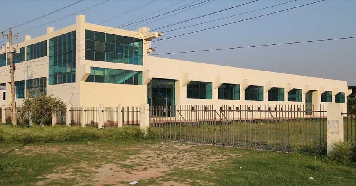 বেনাপোলে উদ্বোধনের আড়াই মাসেও চালু হয়নি বাস টার্মিনাল, তীব্র যানজট