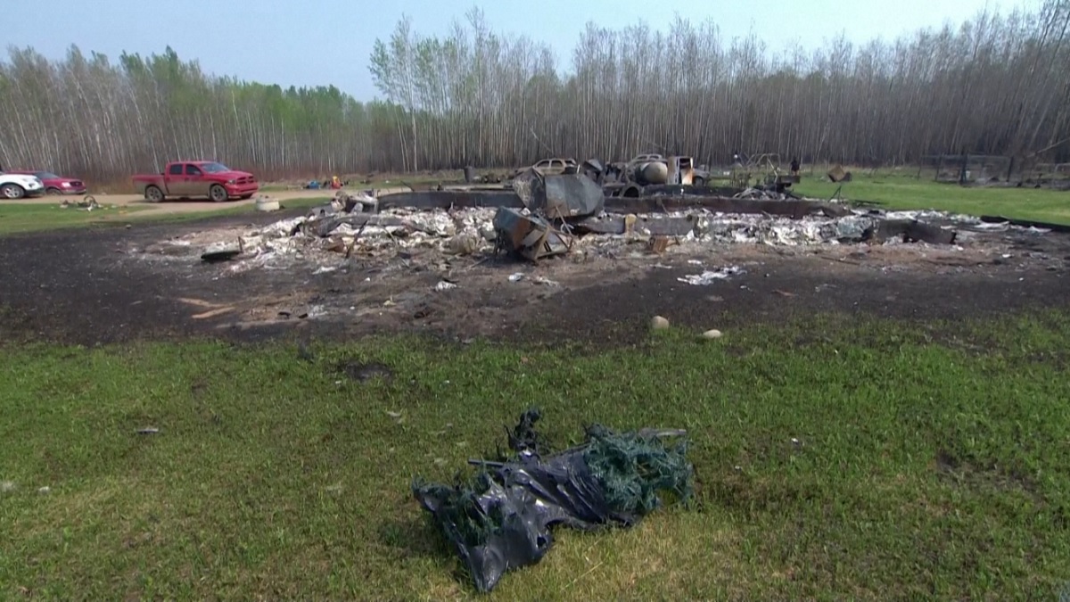 দাবানলে গেল ৫ বছরে দেড়শ’ গুণ বেশি এলাকা পুড়েছে কানাডায়