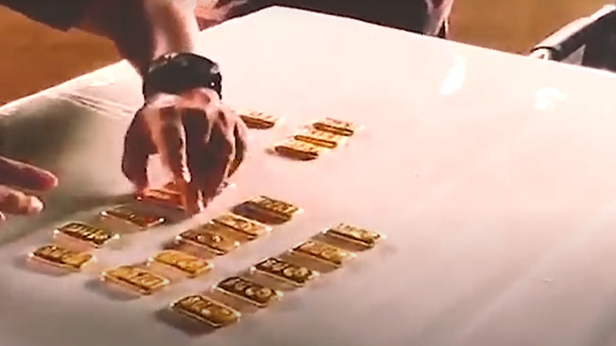 চুয়াডাঙ্গায় নারীর বুকের ভেতর মিললো ২০টি স্বর্ণের বার