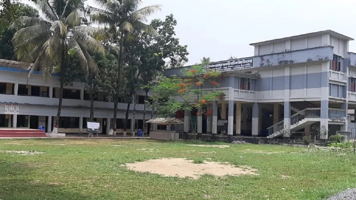 মায়ের লাশ বাড়িতে রেখে এসএসসি পরীক্ষার হলে ২ বোন