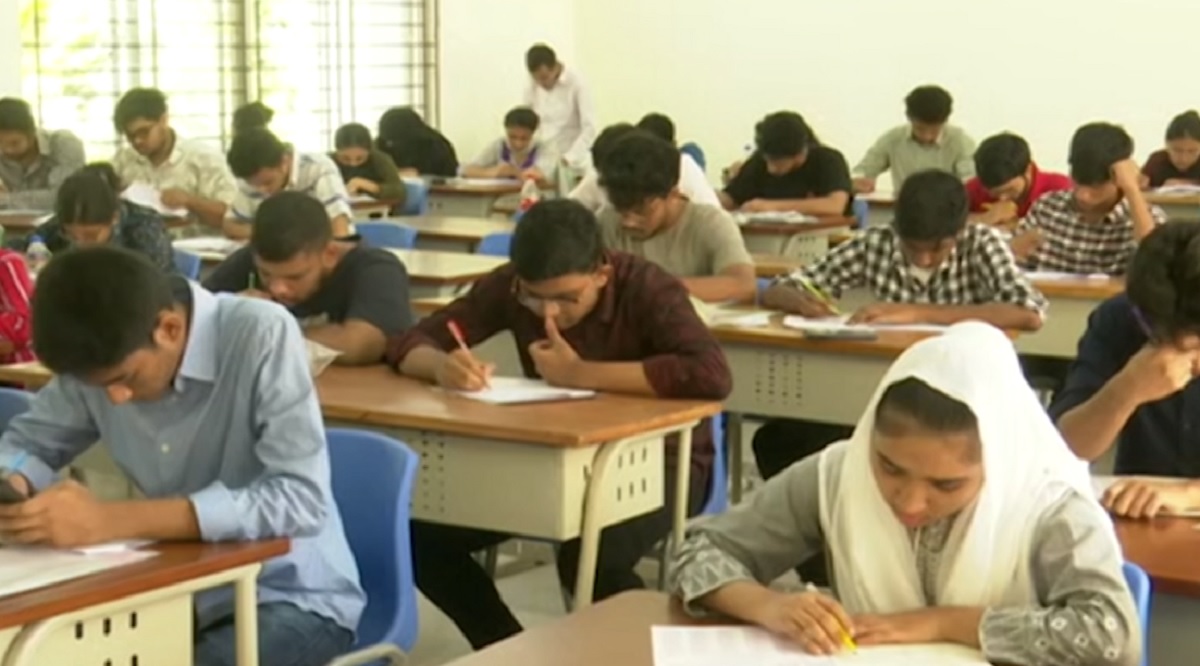 শাটল ট্রেনের শিডিউল বিপর্যয়ে ১৫ মিনিট পর শুরু চবির ভর্তি পরীক্ষা