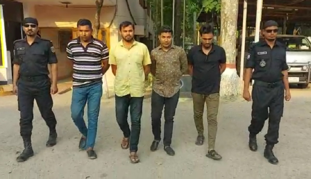 কুমিল্লায় র্যাবের অভিযানে ৪ মাদক ব্যবসায়ী গ্রেফতার