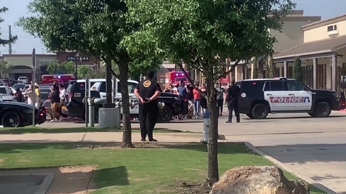 ডালাস শপিং মলে হামলাকারী আততায়ী চিহ্নিত