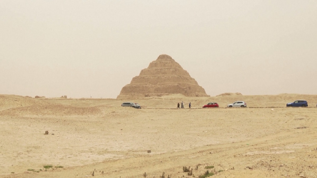 সাড়ে ৪ হাজার বছরের দুইটি পিরামিডের দরজা খুললো মিশর