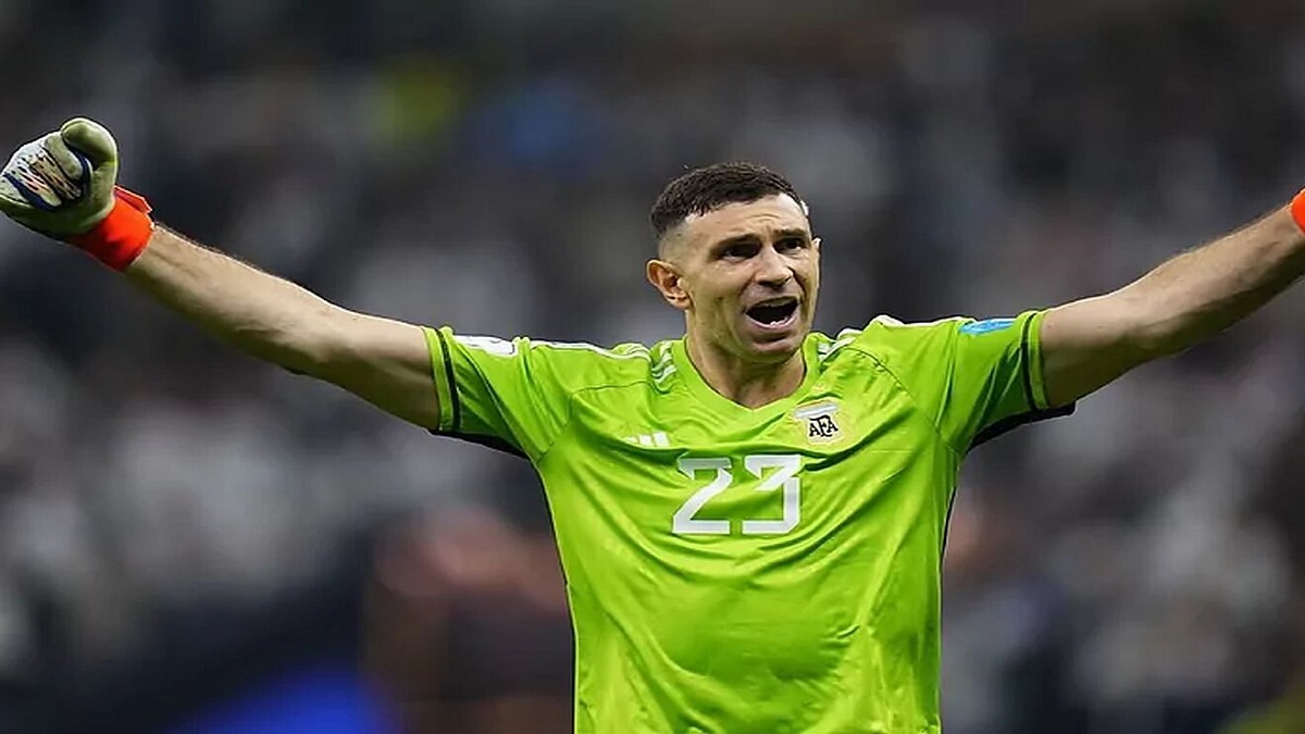 বাংলাদেশে আসছেন এমি মার্টিনেজ